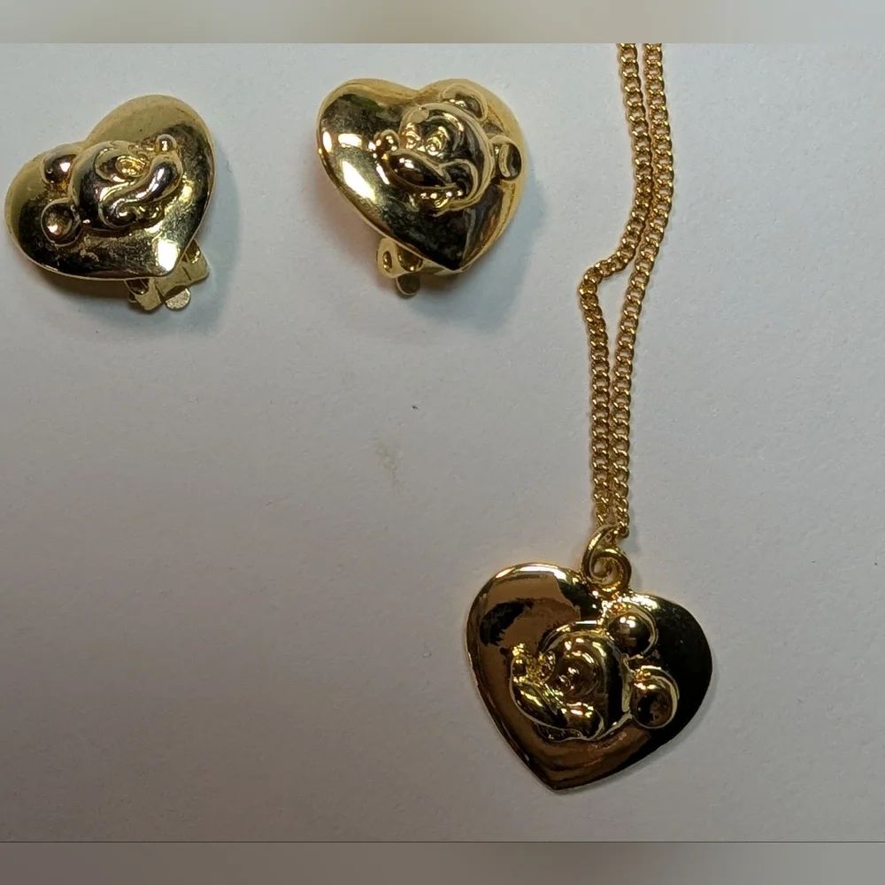 Wendy Gell Disney gold pendant with matching earrings Mickey relief in heart. - Picture 2 of 3